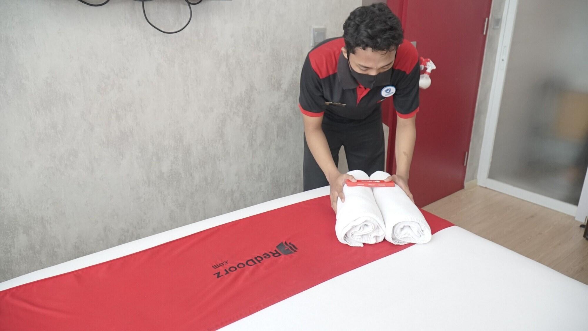 Reddoorz Plus @ Sawah Besar Jakarta Kültér fotó