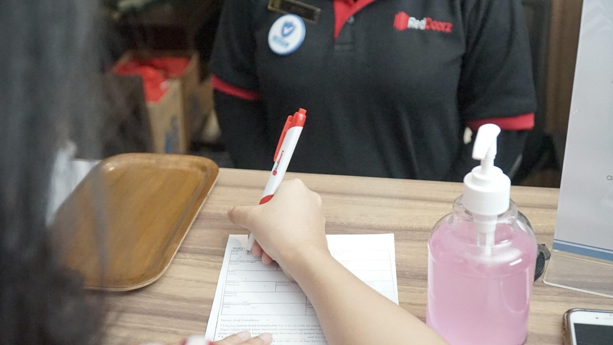 Reddoorz Plus @ Sawah Besar Jakarta Kültér fotó