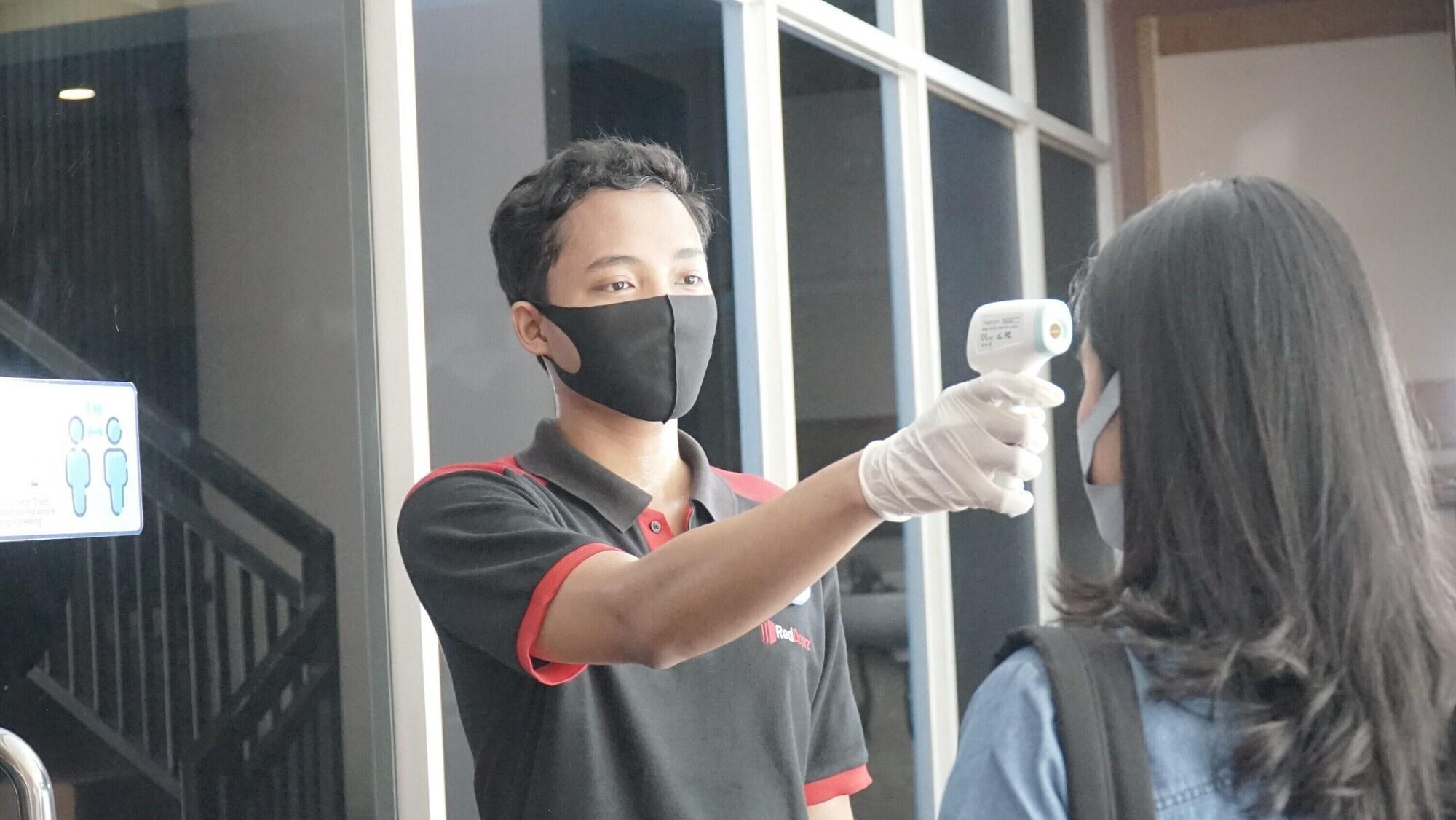 Reddoorz Plus @ Sawah Besar Jakarta Kültér fotó